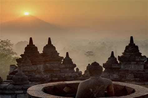  Borobudur'daki Dharmacakrayı Anlamak: Bir Yolculuk Nerede Başlar?